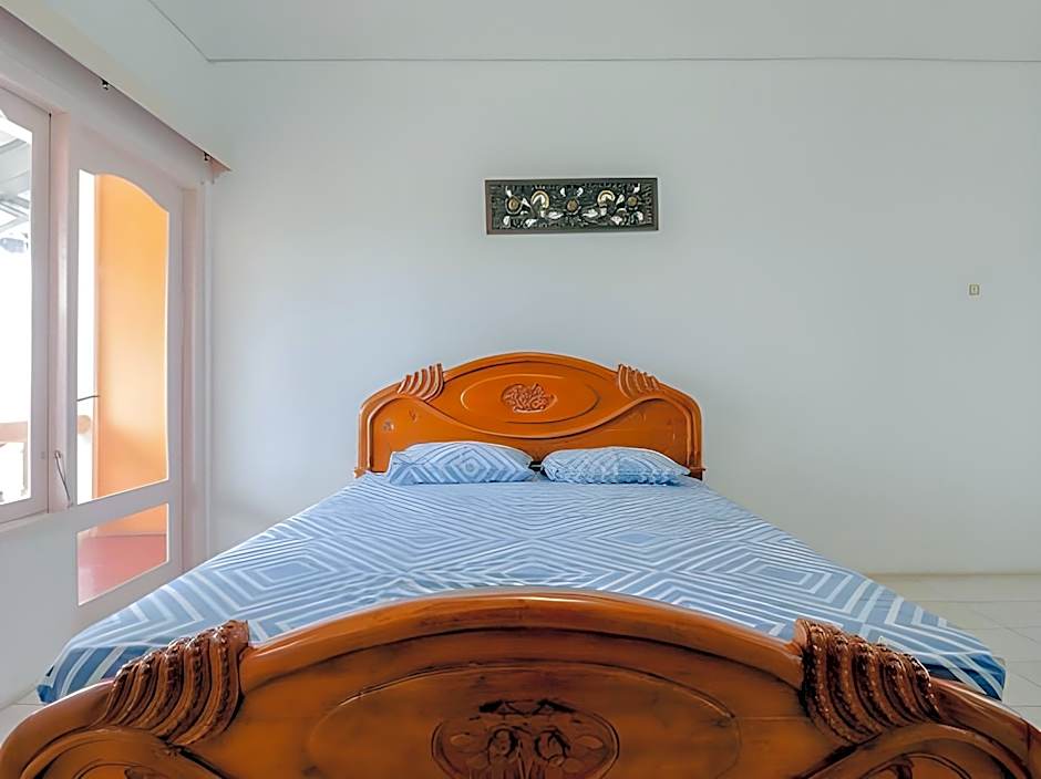 Adinda Beach Hotel and Villa