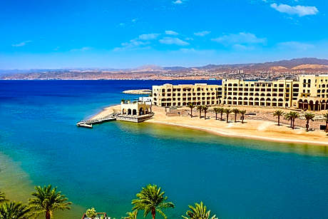 Premium King Penthouse with Balcony and Lagoon View - High Floor