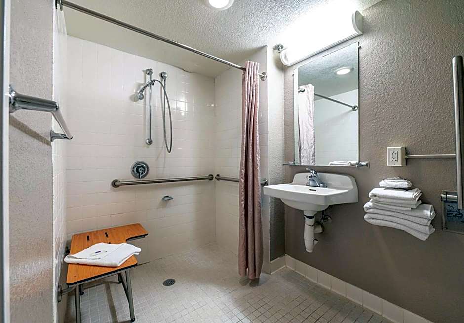 Motel 6-Branford, CT - New Haven