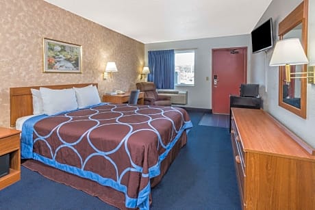1 Queen Bed Mobility Accessible Room Smoking