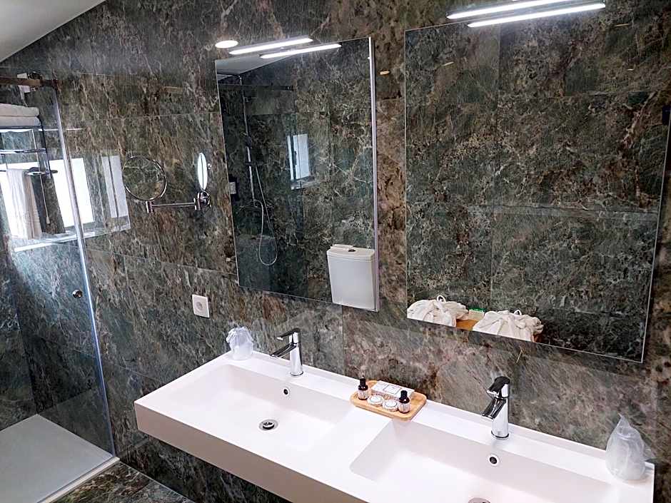 Hotel Feira Pedra Bela