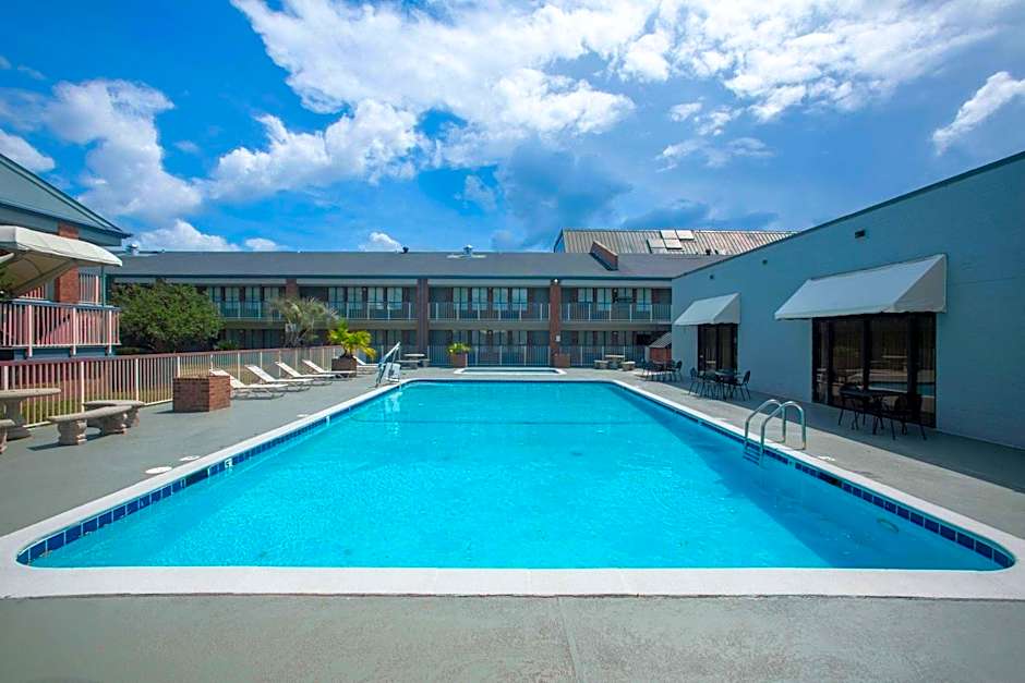 Days Inn by Wyndham Mobile I-65