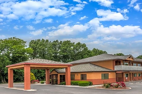 Days Inn by Wyndham Kingdom City