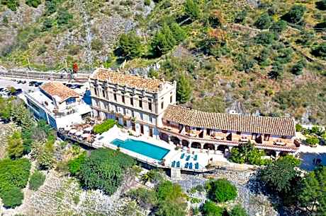 Complejo Turístico La Garganta