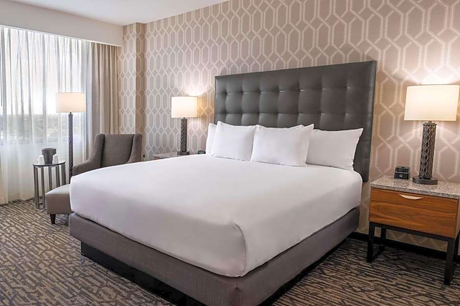Drury Plaza Hotel Dallas Arlington