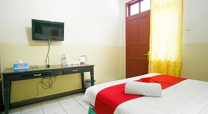 RedDoorz Plus near Pelabuhan Bitung