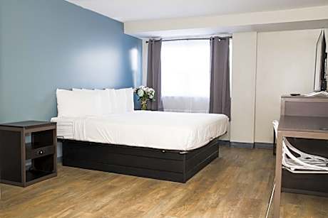 Standard King Room - Non-Smoking