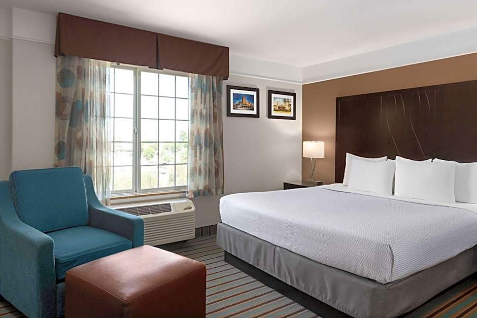 La Quinta Inn & Suites by Wyndham Bakersfield North