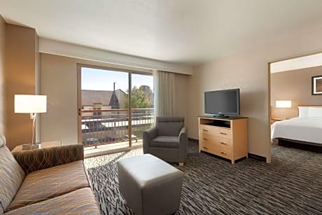 3 ROOM CONFERENCE SUITE-2 QUEEN BEDS