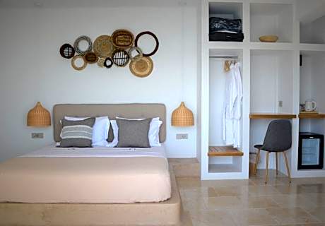 Deluxe Double Room with Balcony and Sea View