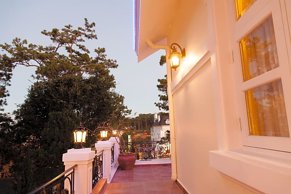Hoa Sen Vang Hotel Dalat