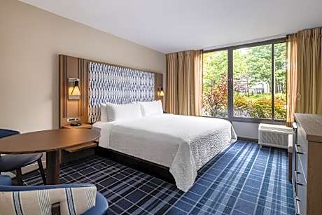 King Room with Accessible Tub - Mobility Access
