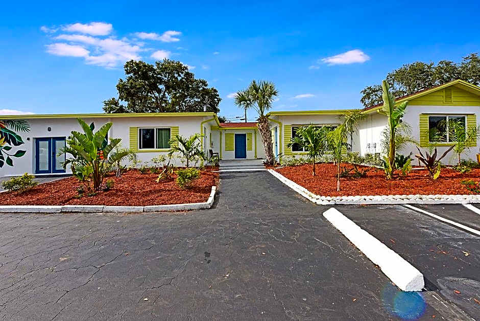 Palm Cove Motel