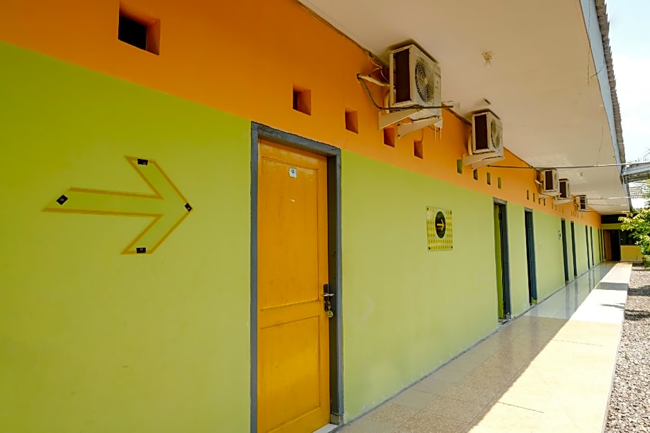 OYO 1773 Ilyasa Family