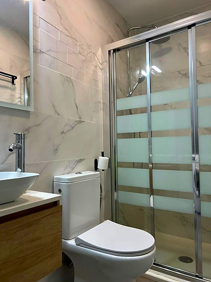 Cozy Apartment up to 6 persons 3 min to Metro