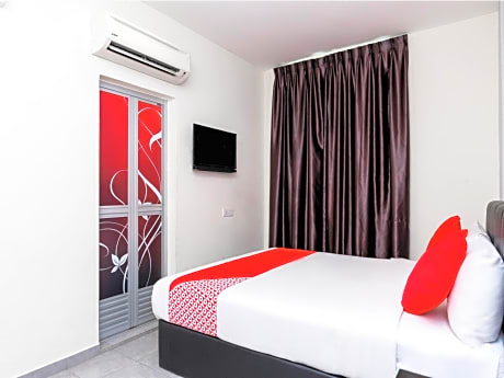 Deluxe Queen Room
