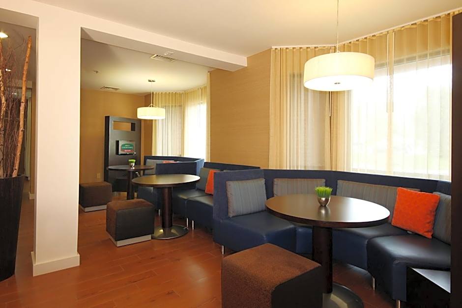 Courtyard by Marriott Chicago Bloomingdale