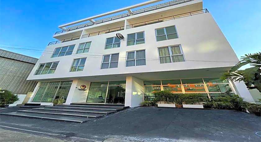 RQ Bangkok Sukhumvit 50 by Collection O