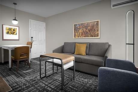 Premium One-Bedroom King Suite - Non-Smoking