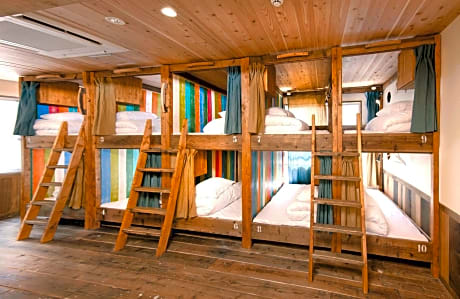 Bed in 10-Bed Mixed Dormitory Room