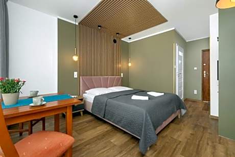 Queen Room with Garden View