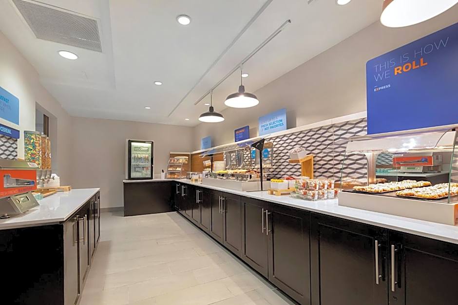 Holiday Inn Express & Suites Kansas City KU Medical Center By IHG