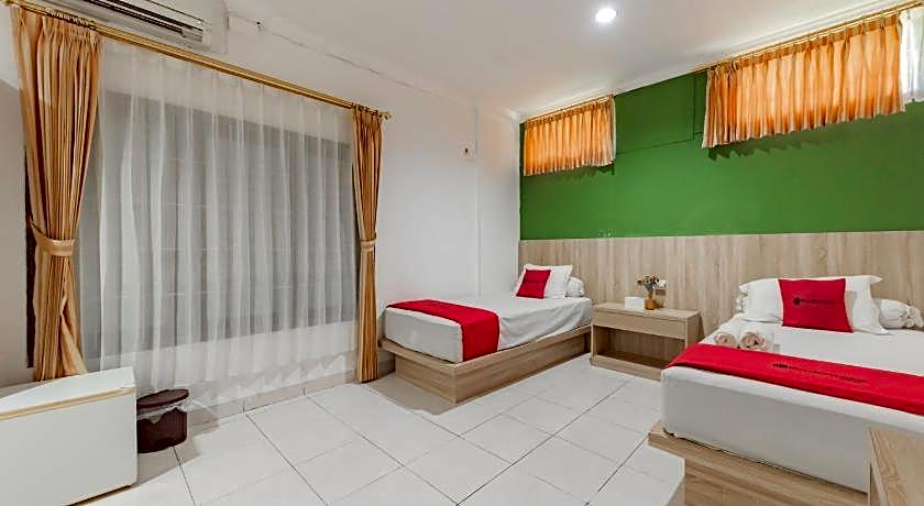 RedDoorz Syariah near Taman Bekapai 2