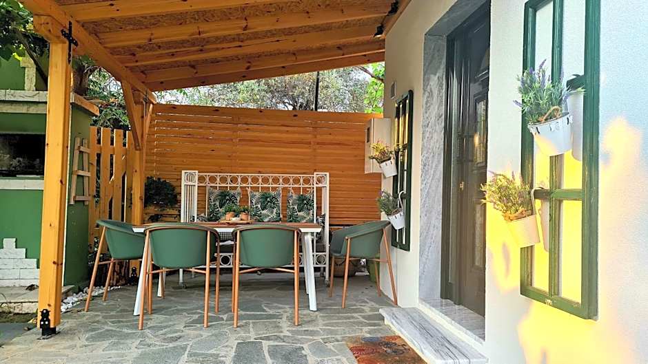 Lamprini's Deluxe Studios