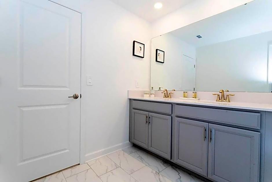 Super nice and spacious 9BDR home