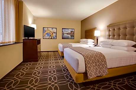 Queen Meeting Suite with Sofa Bed & Board Room Table - Hearing  Access