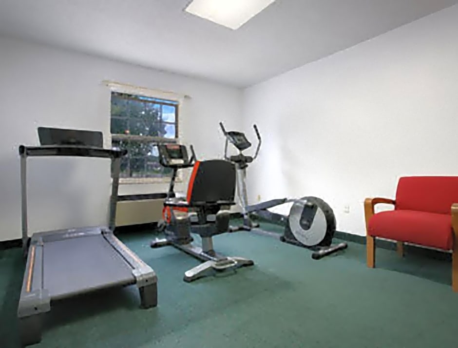 Travelodge by Wyndham Waukegan Gurnee
