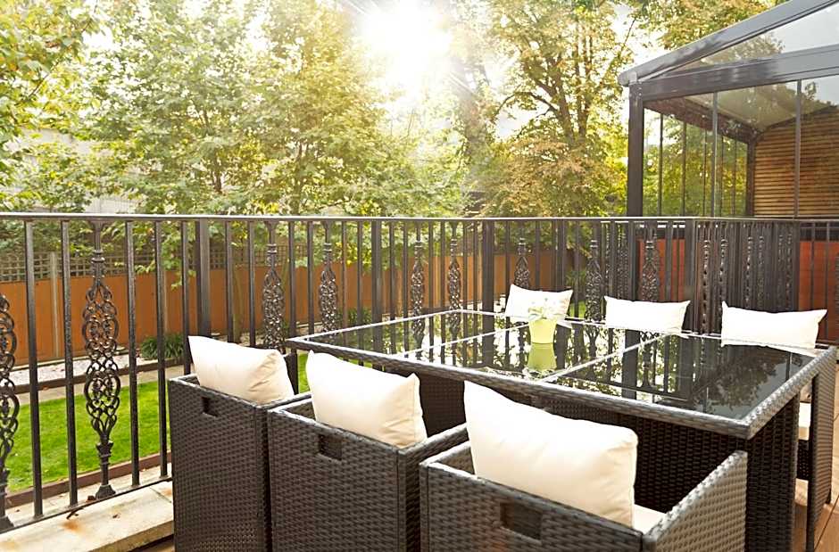 The Park City Grand Plaza Kensington Hotel