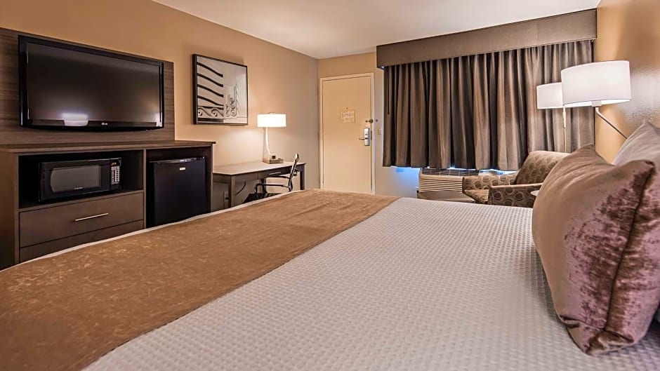 Best Western Plus Executive Inn