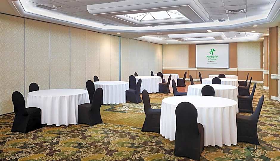 Holiday Inn & Suites Oakville at Bronte By IHG