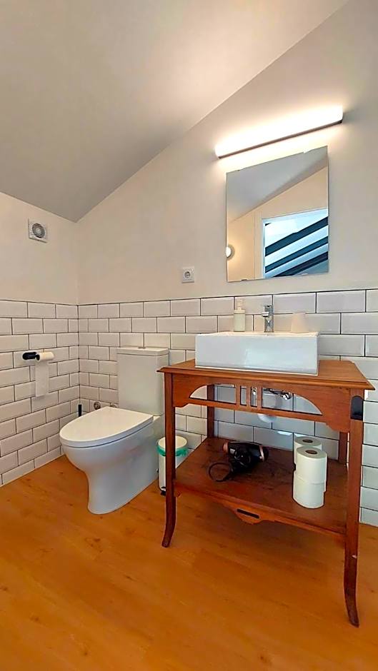 THE HOLY COW - Hostel & Suites