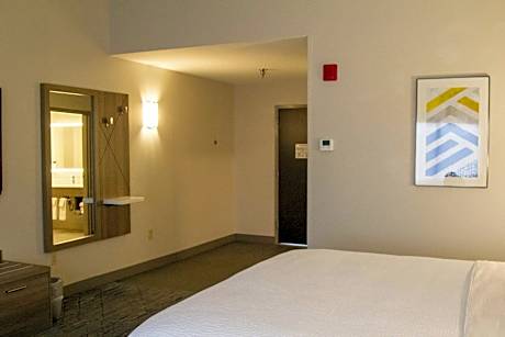 King Room - Mobility Access/Hearing Accessible