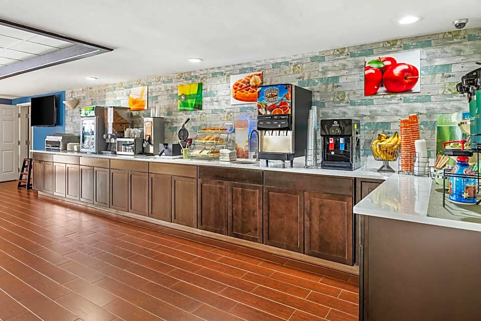 Quality Inn & Suites near Robins Air Force Base