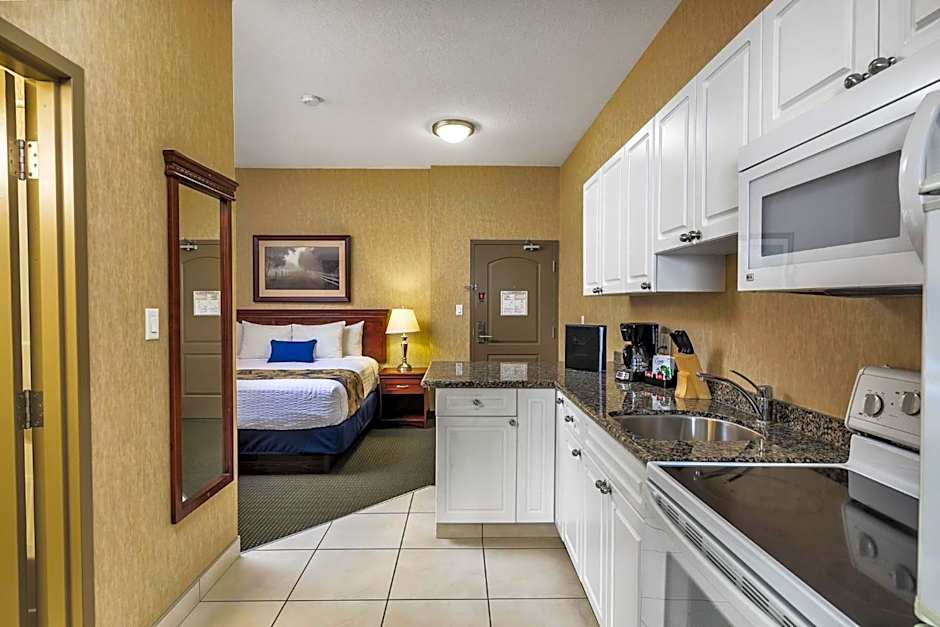 Redwood Inn & Suites