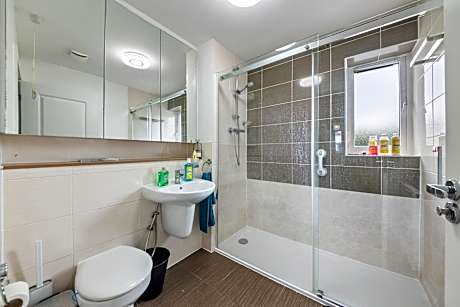 ContractorBusinessFamilyParking In Reading