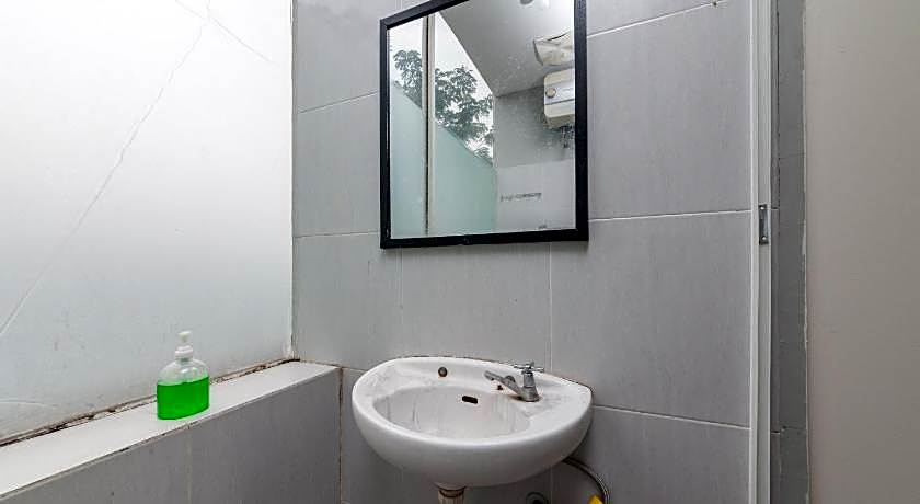 Urbanview Hotel Ellegan Residence Alam Sutera Serpong