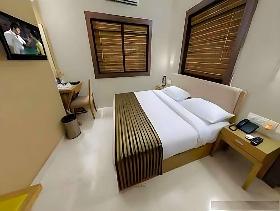 Sandalwood Hotel & Suites