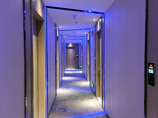 Guangzhou Longxiang Wisdom Hotel (Gangding Subway Station)
