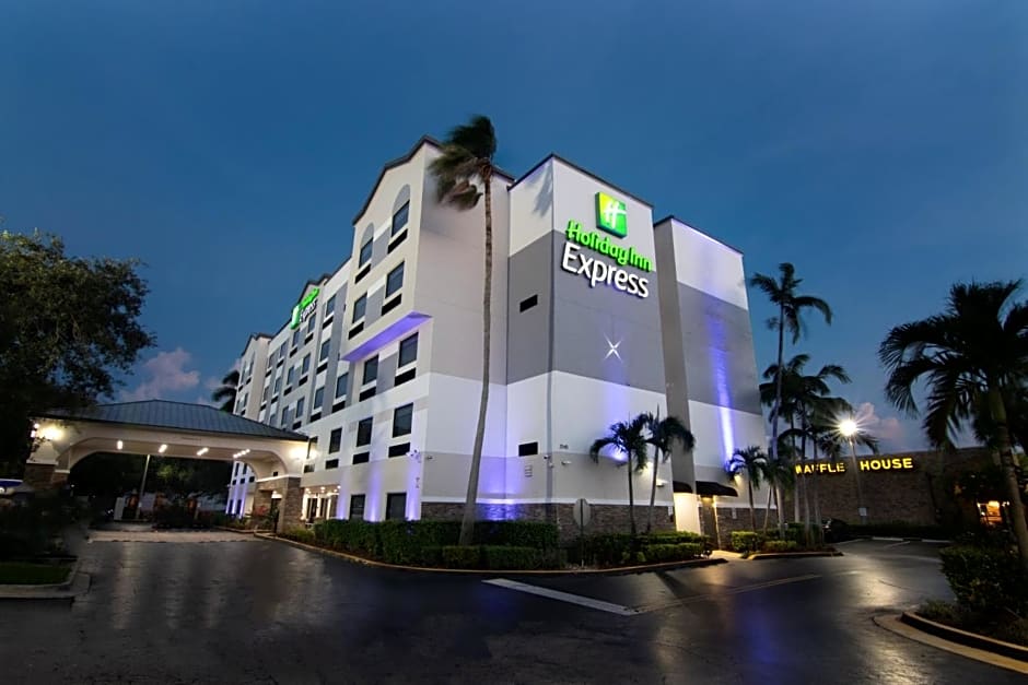 Holiday Inn Express and Suites Fort Lauderdale Airport West