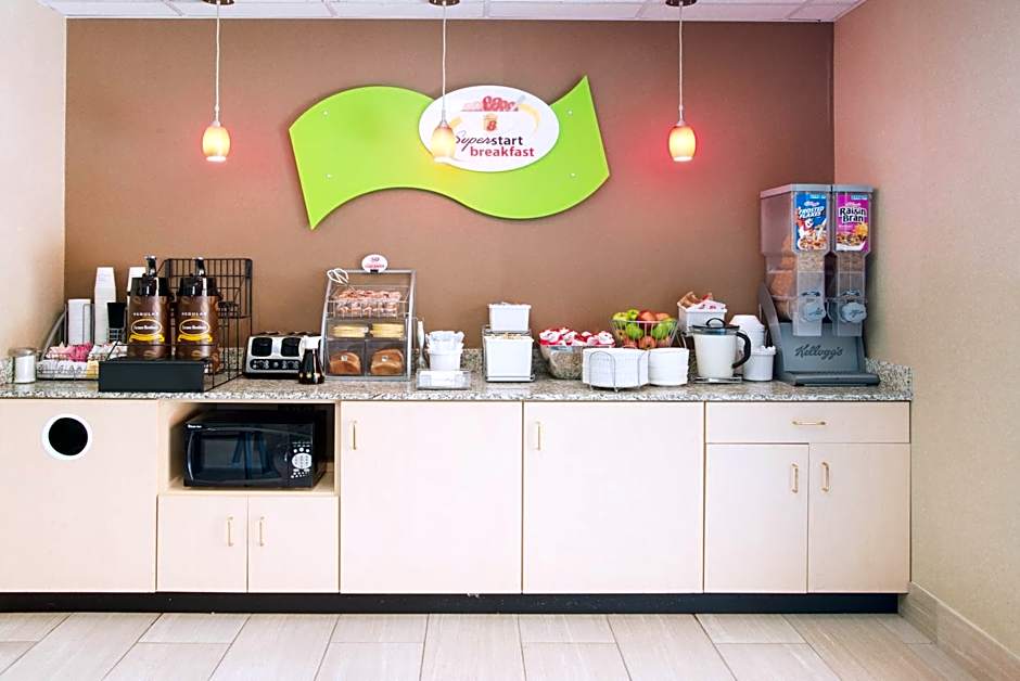 Super 8 by Wyndham Plattsburgh