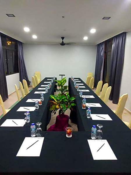 DLAYARAN HOTEL & CAFE