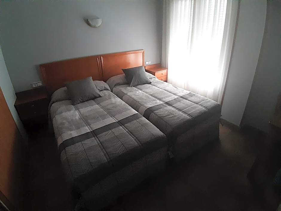 Hotel Los Leones, el más cercano a Warner