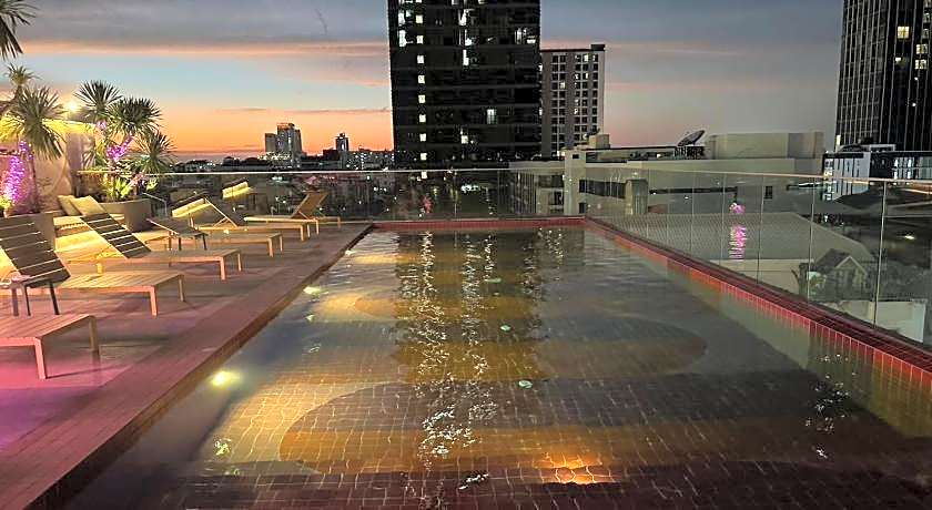 The Quarter Ratchathewi  by UHG