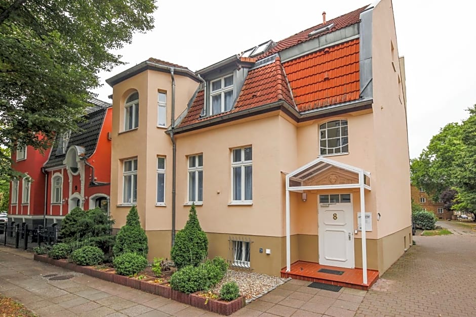 Amaroo - Gästehaus Potsdam “Charlottenhof”