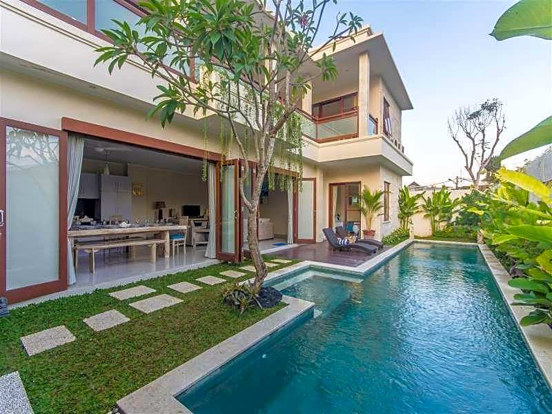 Villa Tepi Sungai