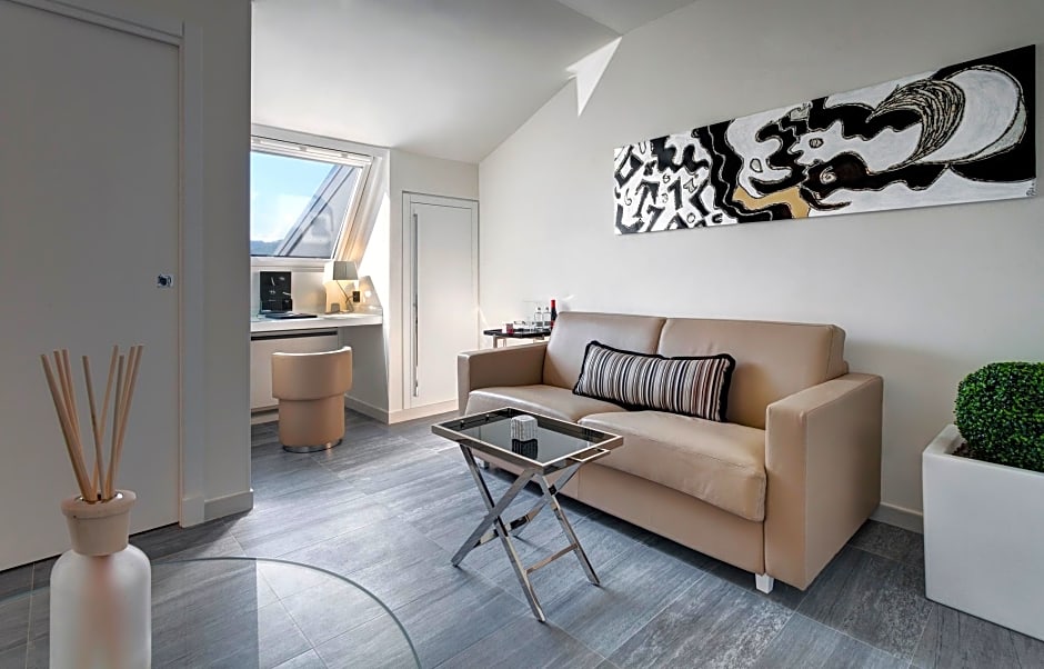 Photo 1 of 4 of Suite